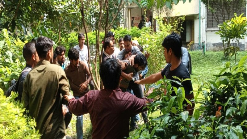 ইসলামী বিশ্ববিদ্যালয়ে দুই বিভাগের সংঘর্ষে শিক্ষক ও শিক্ষার্থী আহত