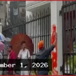 আনন্দবাজার পত্রিকা ভবনের দেয়ালে গেরুয়া রং লেপে বিক্ষোভ