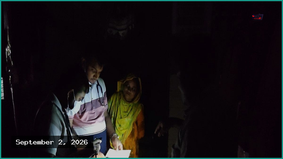 রংপুর মেডিকেল কলেজ হাসপাতালে লোডশেডিংয়ে মুঠোফোনের আলোয় চিকিৎসা