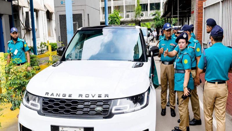 বিমানমন্ত্রীর গাড়ির বিরুদ্ধে উল্টো পথে চলার মামলা