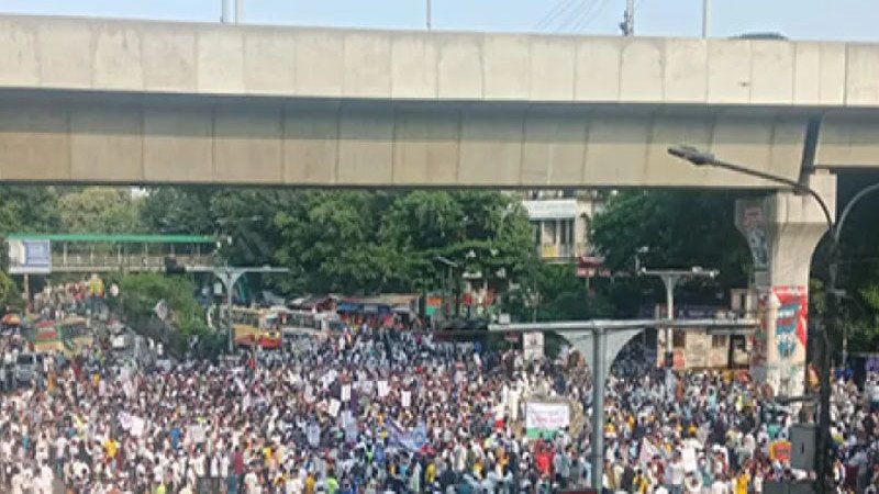 নোয়াখালীকে পৃথক বিভাগ ঘোষণার দাবিতে শাহবাগে অবরোধ