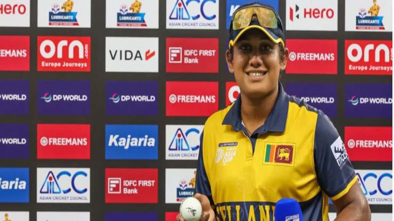 ইন্দোনেশিয়ার বিপক্ষে হ্যাটট্রিকসহ ৭ উইকেট নিয়ে বিশ্বরেকর্ড চামারি আতাপাত্তুর