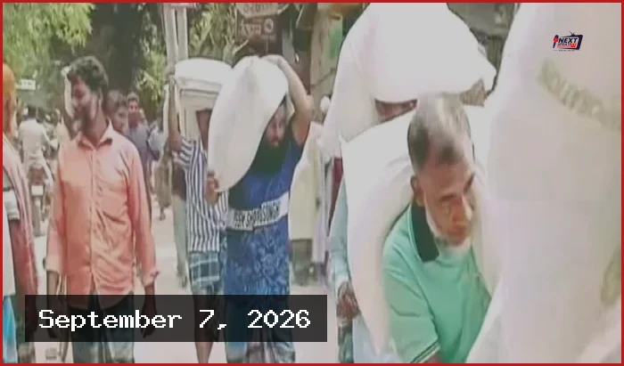 রৌমারীতে ডিলারের গোডাউন ভেঙে সার লুট