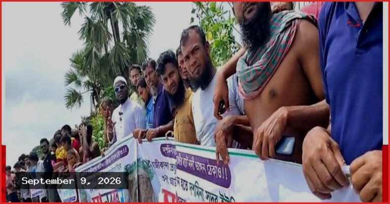 দশমিনায় তেঁতুলিয়া নদীর ভাঙন রোধে এলাকাবাসীর মানববন্ধন