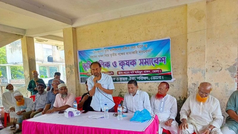 বোরহানউদ্দিনে ভূমিদস্যু ও চাঁদাবাজদের দৌরাত্ম্য বন্ধের দাবিতে বিক্ষোভ