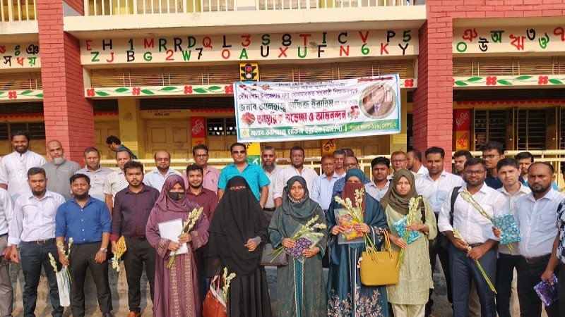 দৌলতখানে নবনিযুক্ত শিক্ষকদের ফুল দিয়ে বরণ করলেন বিএনপি নেতারা