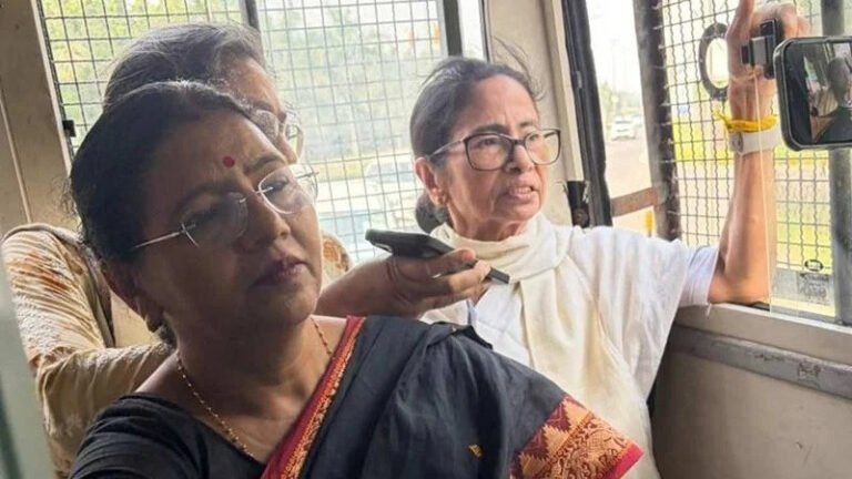দিল্লিতে নির্বাচন কমিশনের বিরুদ্ধে বিক্ষোভে আটক মমতা-কেজরিওয়াল