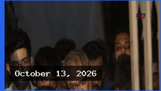 ৩০ ঘণ্টা পর পুলিশ পাহারায় চুয়েট ক্যাম্পাস ছাড়লেন উপাচার্য