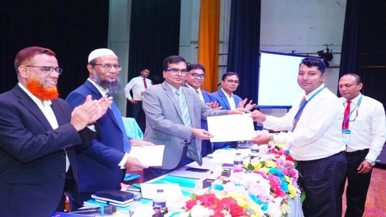 সোনালী ব্যাংকের লালমোহন শাখার সাফল্য, জেলা পর্যায়ে প্রথম স্থান