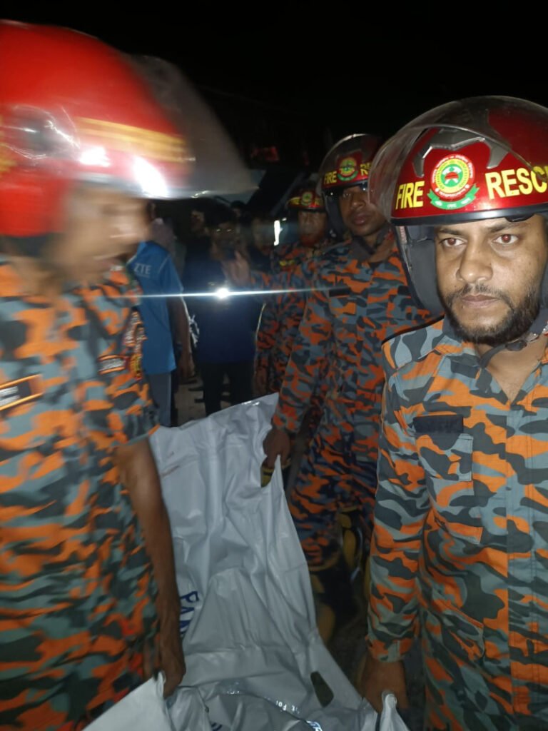 নাটোরের বনপাড়ায় বাস-ট্রাক সংঘর্ষে ৯ জনের প্রাণহানি