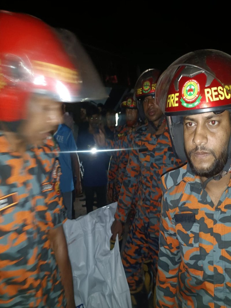 নাটোরের বনপাড়ায় বাস-ট্রাক সংঘর্ষে ৯ জনের প্রাণহানি