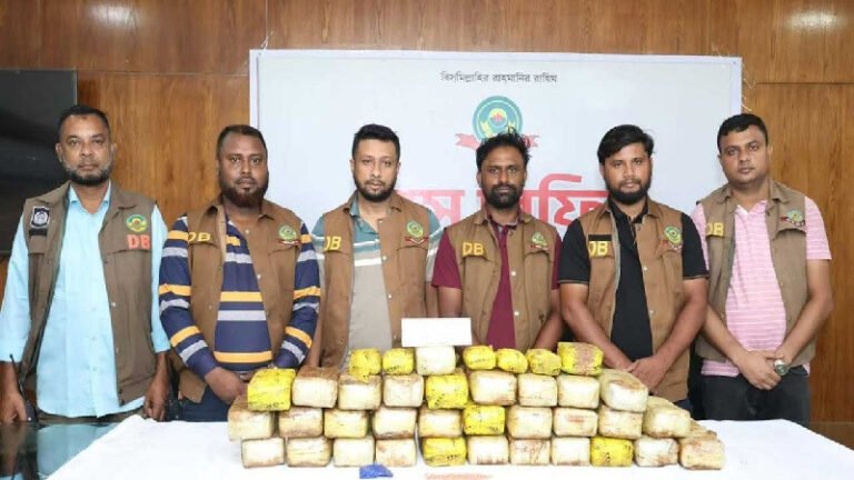 ট্রাকের পাটাতনের নিচে ৩ লাখ ২০ হাজার ইয়াবাসহ চালক গ্রেপ্তার