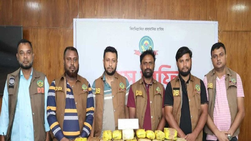 ট্রাকের পাটাতনের নিচে ৩ লাখ ২০ হাজার ইয়াবাসহ চালক গ্রেপ্তার