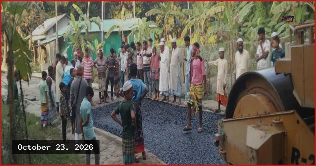 নোয়াখালীতে সড়ক নির্মাণকাজে অনিয়ম নিয়ে শিক্ষককে হুমকির প্রতিবাদে অবরোধ