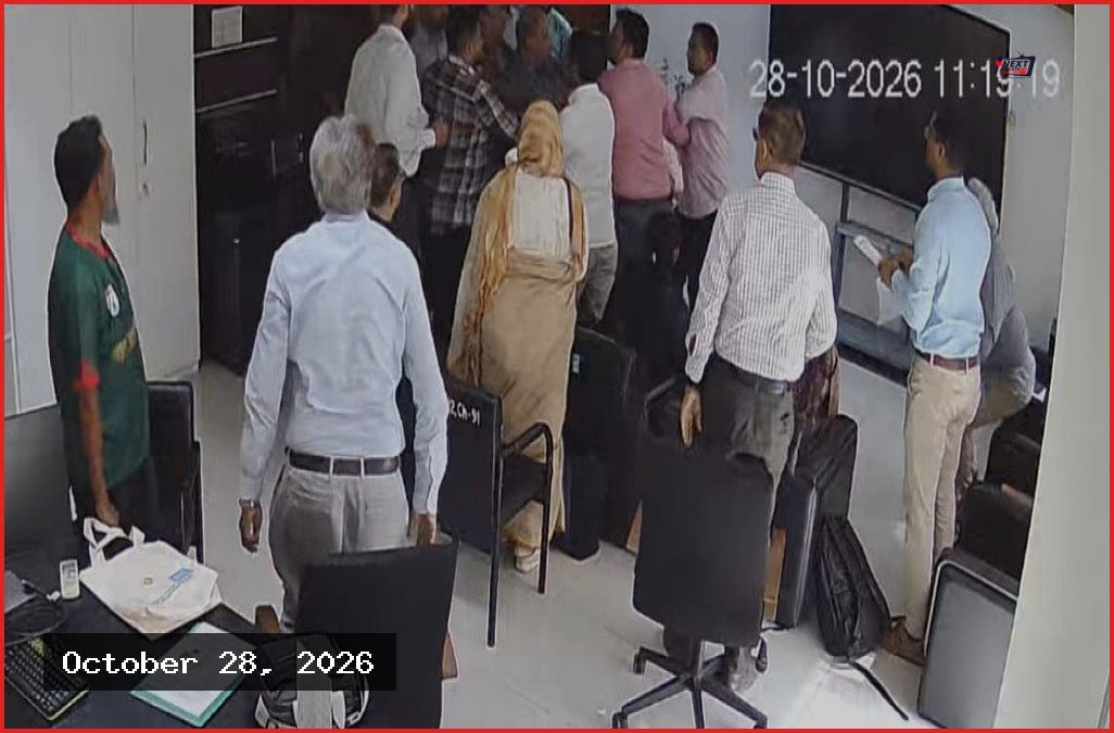 আইইডিসিআর পরিচালকের কার্যালয়ে ঢুকে মারধরের অভিযোগ ড্যাবের বিরুদ্ধে