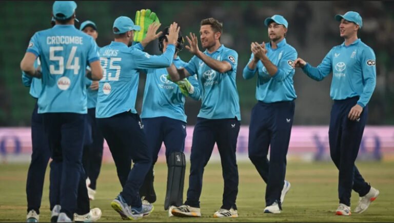 ৭১৭ রানের রেকর্ড ম্যাচে শ্রীলঙ্কাকে হারিয়ে জয় পেল ইংল্যান্ড