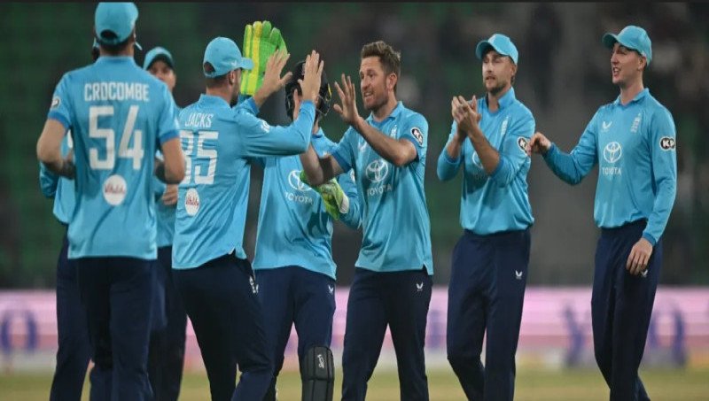 ৭১৭ রানের রেকর্ড ম্যাচে শ্রীলঙ্কাকে হারিয়ে জয় পেল ইংল্যান্ড