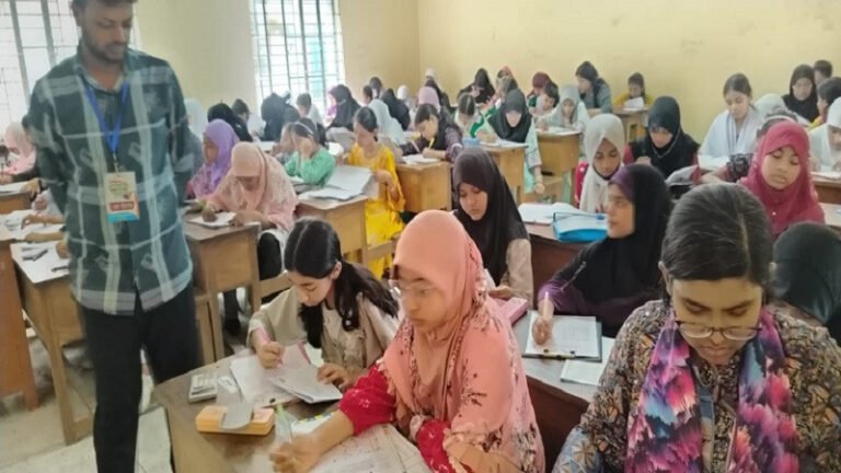 ভোলায় কিশোরকণ্ঠ মেধাবৃত্তি পরীক্ষায় অংশ নিল ১৭০০ শিক্ষার্থী