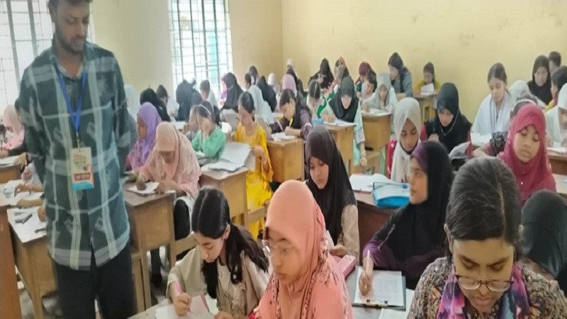 ভোলায় কিশোরকণ্ঠ মেধাবৃত্তি পরীক্ষায় অংশ নিল ১৭০০ শিক্ষার্থী