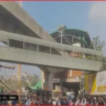 ন্যূনতম ৩০ হাজার টাকা বেতনের দাবিতে মিরপুরে পোশাকশ্রমিকদের সড়ক অবরোধ