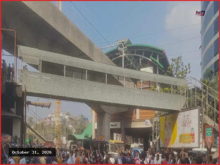 ন্যূনতম ৩০ হাজার টাকা বেতনের দাবিতে মিরপুরে পোশাকশ্রমিকদের সড়ক অবরোধ