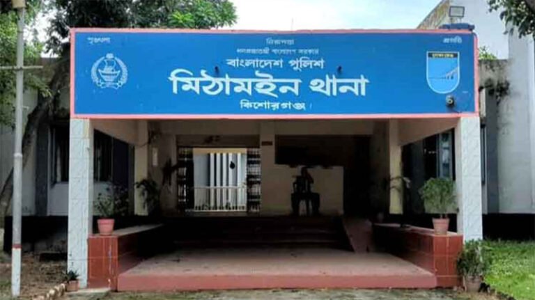 মিঠামইনে বিয়ের গাড়ি আটকে হামলা, পুলিশসহ আহত ১৫